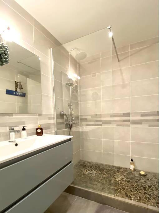 Appartement Chaleureux Entre Zola Et Proce. Нант Екстериор снимка