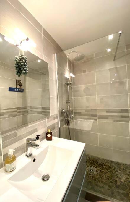Appartement Chaleureux Entre Zola Et Proce. Нант Екстериор снимка
